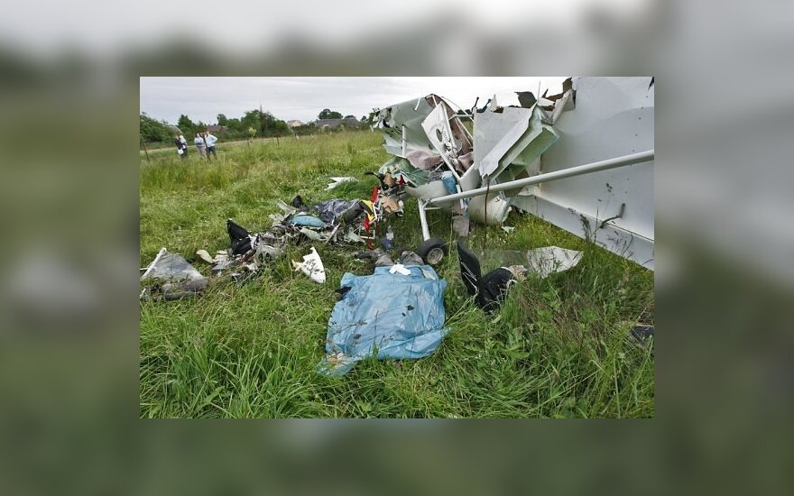 В Мажейкяйском районе разбился самолет, два человека погибли