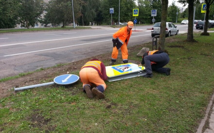 В Вильнюсе во время открытия нового перехода в него врезался автомобиль