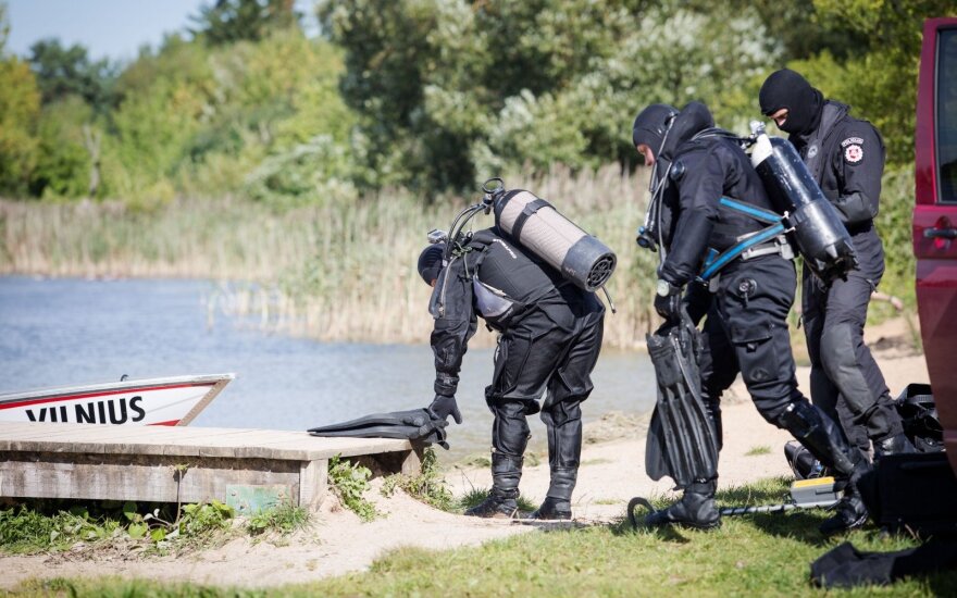 В озере на окраине Вильнюса водолазы танк не обнаружили