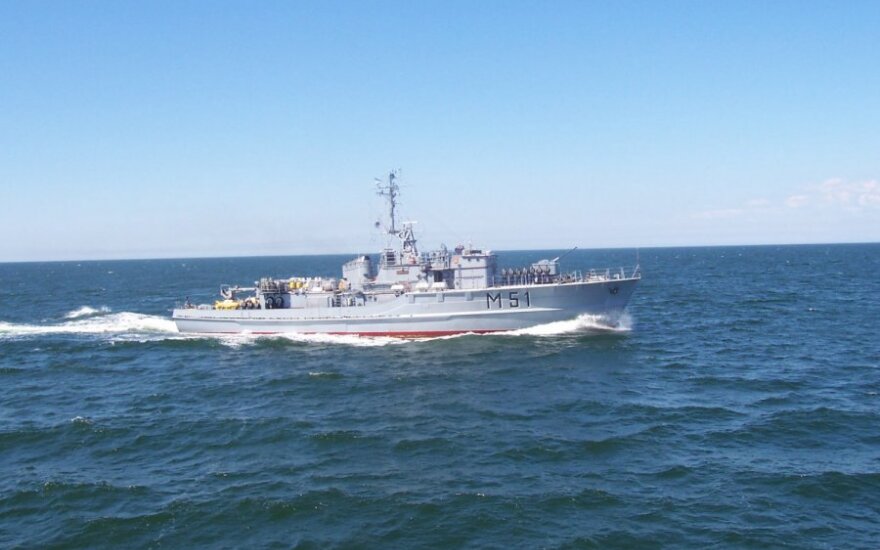 Karinių jūrų pajėgų minų paieškos ir nukenksminimo laivas M51 "Kuršis"
