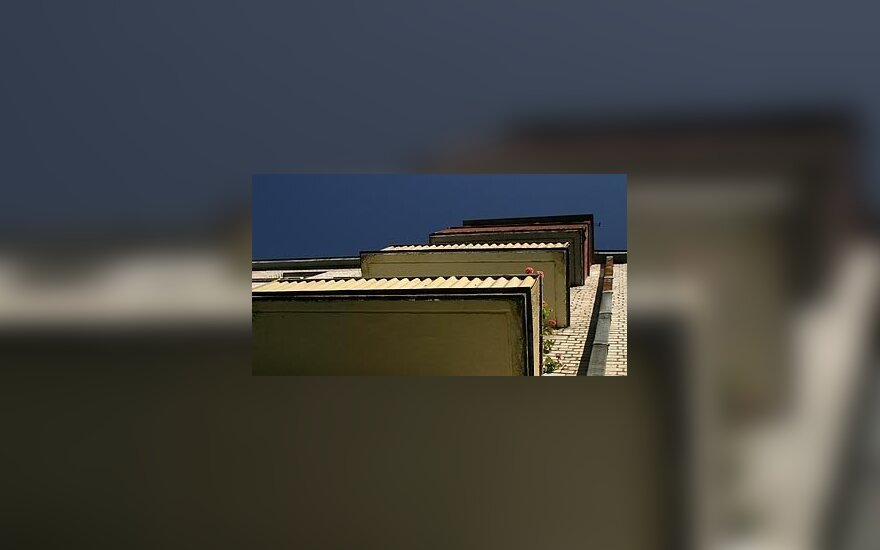 В Клайпеде мужчина выпал с балкона, подозревают самоубийство