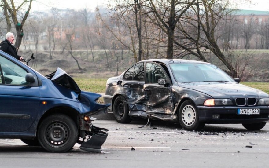 Авария в Каунасе: столкнулись три автомобиля