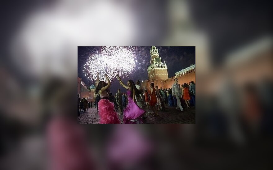 Российские школьники отпраздновали выпускной