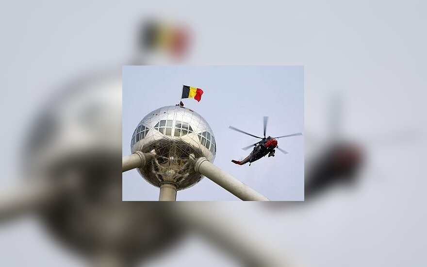 Belgijos vėliava ant rekonstruoto monumento atomui Briuselyje