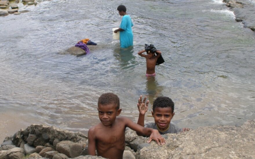 Народ тонущего государства переселят на Фиджи
