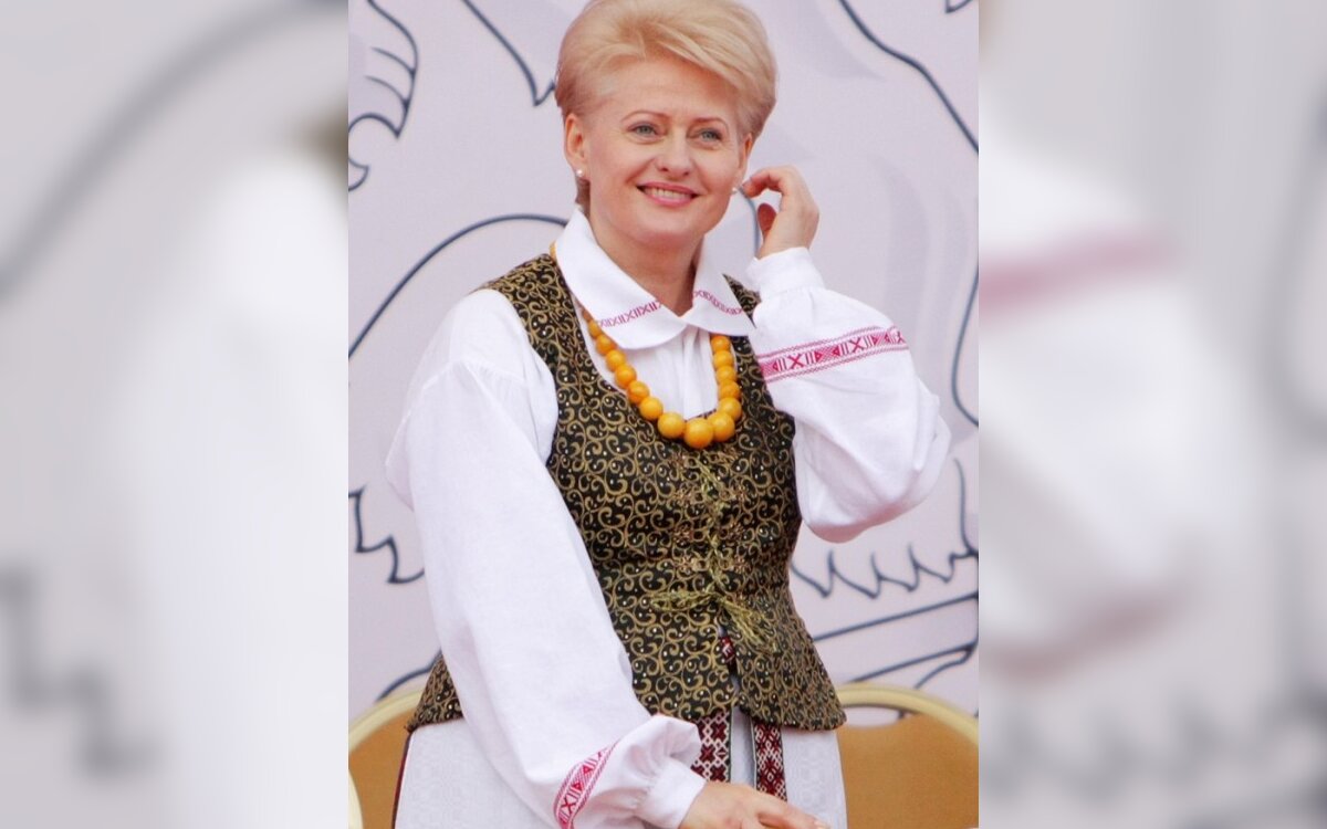 Tarp D Grybauskaitės Giminaicių Minimas Ir Galiunas Z Savickas Delfi