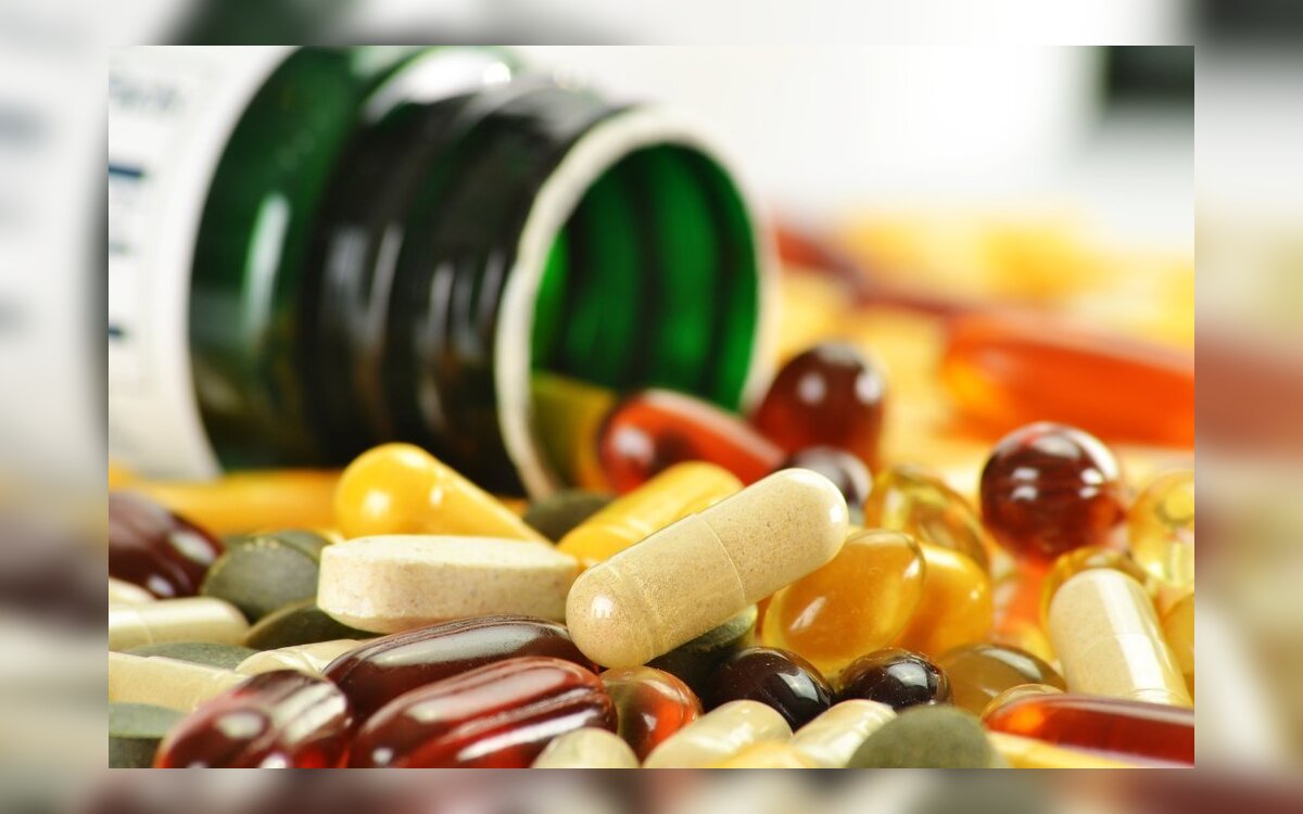 Specialistė paaiškino, kada vitaminai gali atnešti daugiau žalos nei naudos - LRT