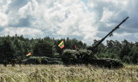 Į taikinius Baltijos jūroje atlikti pirmieji šūviai iš Lietuvos kariuomenės haubicų PzH2000