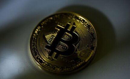 Bitkoinas kainuoja daugiau kaip 18.000 USD