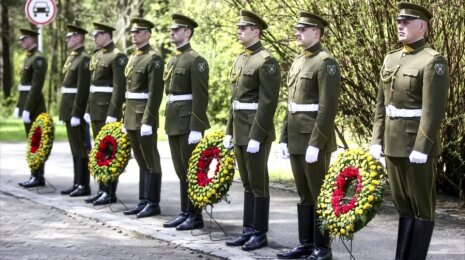 120s: End of WWII anniversary and Russian prisoners' flashmob