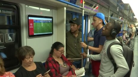 Maskvos metro – rojus futbolo aistruoliams: 1600 ekranų transliuoja rungtynes
