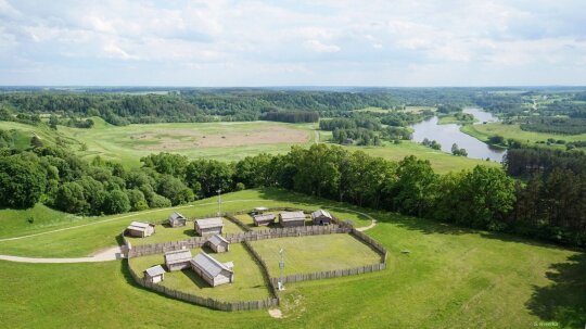 Viduramžių miestelis-muziejus po atviru dangumi – Skansenas