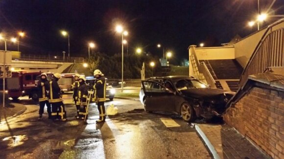 Pašiepė bandymą pažaboti nepatyrusius vairuotojus: tai tas pats, kas atimti iš policininkų automatus