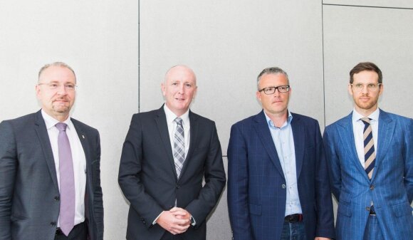 Iš kairės LAG vadovas Saulius Galadauskas Australijos Aplinkos ministras Stephenas Dawsonas USAD vadovas Gintaras Varnas LPIA vykdantysis direktorius Laurynas Vilimas