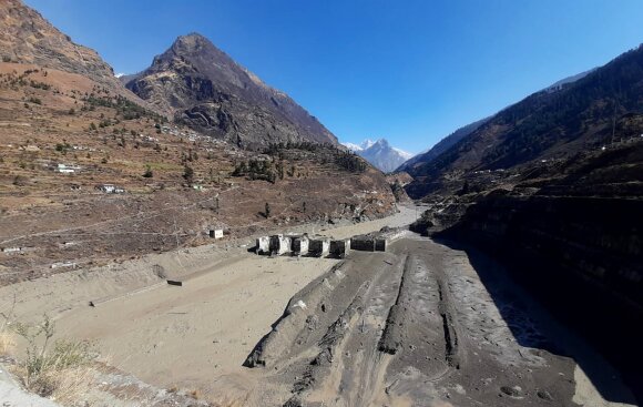 In India, parts of the Himalayan glacier broke off