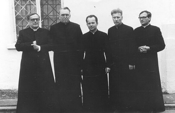 Vincentas Vėlavičius, Alfonsas Svarinskas, Sigitas Tamkevičius, Juozas Zdebskis, Jonas Kauneckas