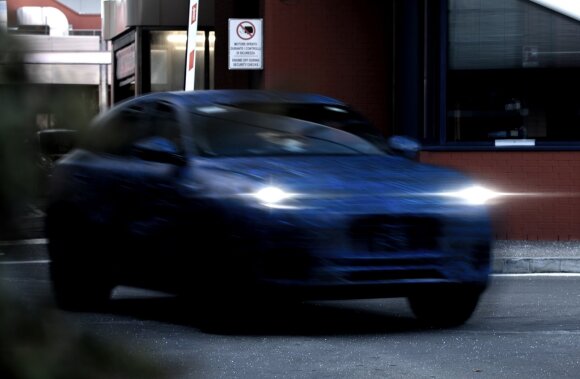 „Maserati“ rengiasi naujo modelio gamybai: kuria dar vieną krosoverį