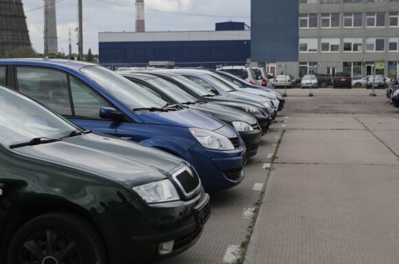 Automobilių rinkos prognozės nedžiugina: naudotų prekyba Lietuvoje įsisuko, naujiems atsigauti reikės ne vienerių metų