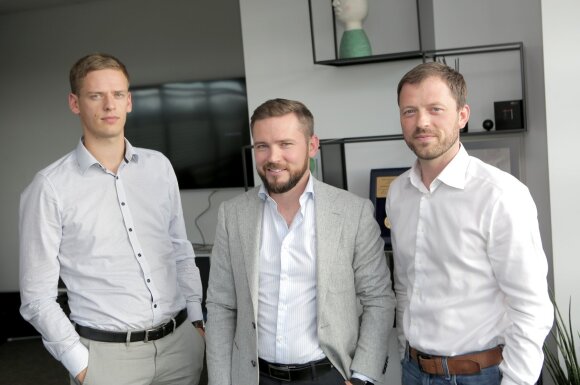 Taip šiuo metu atrodo 21 pasaulio šalyje parduodamas lietuviškas automobilių diagnostikos ir programavimo įrenginys„OBDeleven“.