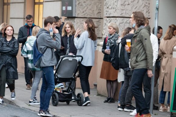 Captured while young people celebrate September 1 in the bars of the capital: a greater influx is expected during the weekend