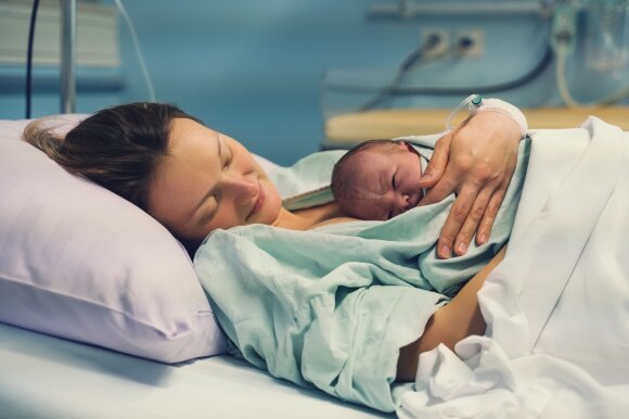 Akušerė ginekologė apie tai, kas moters kūne vyksta po gimdymo: laukite ir fizinių, ir emocinių pokyčių