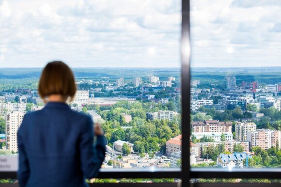 Priemonės, kurios biurų rinkai padėjo išgyventi vienus sunkiausių metų istorijoje: iš jų gali pasimokyti ir būstų savininkai