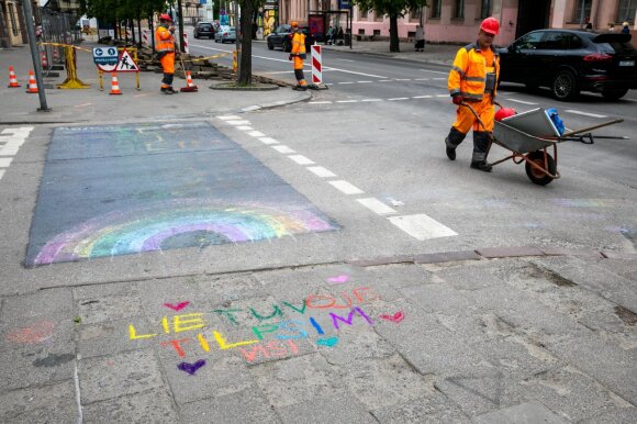 Shrimp Over Rainbow Wars - It Happens That Someone Steals Someone's Bike, But That Doesn't Mean We're A Nation Of Thieves