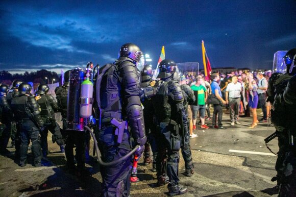 An official who repelled the violent demonstrations near the Seimas with a broken hand: these riots were really different from those of 2009