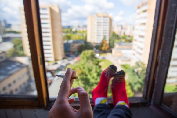 He explained how the ban on smoking will work on the balconies of apartment buildings: there are three paths