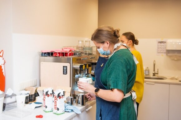 The pandemic did not prevent the young couple from realizing their dream: they opened a cozy cafe in a small town