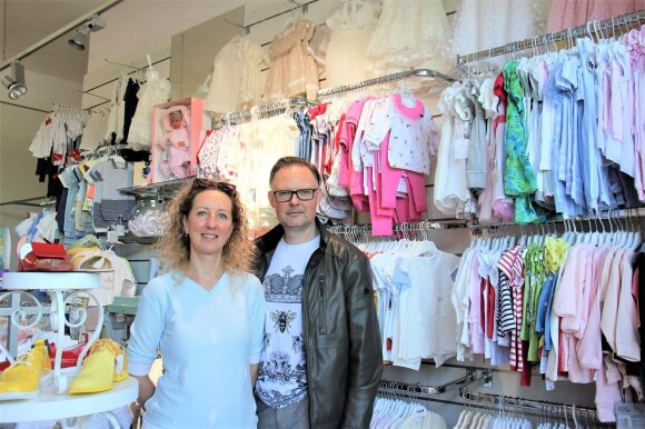 Thanks to this shop, even foreign tourists wander off the main street of Palanga: vacationers with exclusive clothing are in a hurry to search for bags that have not yet been opened.