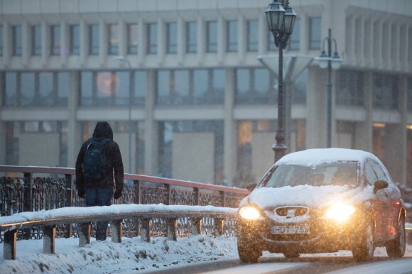 How to open a car door if it freezes: these measures will definitely help