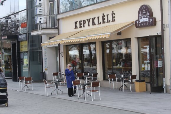 Laisvės alėja atgijo – staliukus lauke išrikiavo kavinės, barai ir restoranai