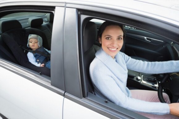 Kokių klaidų nedaryti vežant automobilyje vaiką