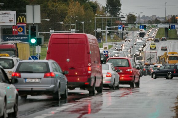 Išaiškino paradoksą: Lietuvos vairuotojai keliuose bijo to, su kuo susidurti tenka dažniausiai