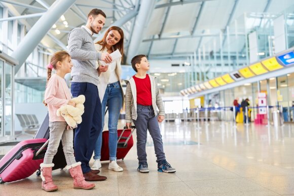 Norintiems išvengti keliautojų piko – griežtas įspėjimas: dėl šeimyninių kelionių ne moksleivių atostogų metu gresia rimtos sankcijos