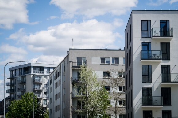 Lietuviams rekordiškai perkant būstus, analitikas įspėja: matomi pirmieji NT kainų burbulo ženklai