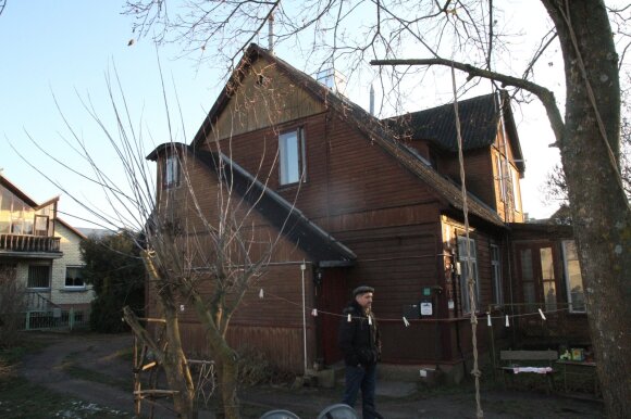 Eglės ir Gintaro Kručinskų šeima sulaukė raginimo išsikelti iš savavališkai užimto Kauno savivaldybės socialinio būsto