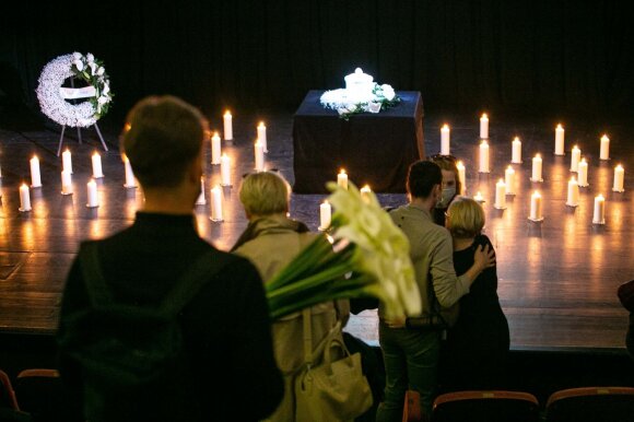 Gediminas Girdvainis - for the last time on stage: in the theater a sensible farewell to a dead actor