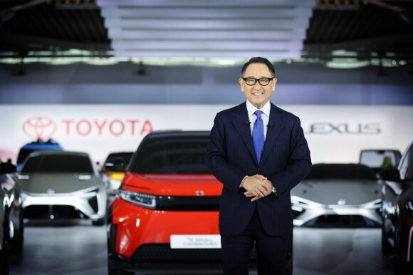 „Toyota“ užmojai ambicingi: modelių gamą rengiasi papildyti 30 elektromobilių