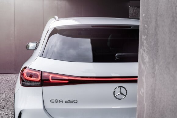 Lietuvoje jau galima užsakyti naująjį „Mercedes-Benz EQA“ elektromobilį
