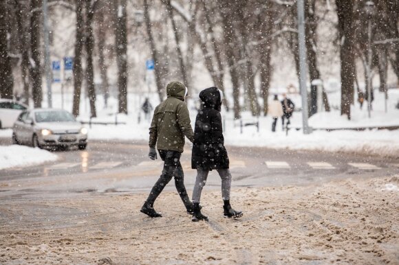 The festive weather will change for the suburban weather: heavy snowfalls are reported, and in some regions it will blow and blizzard