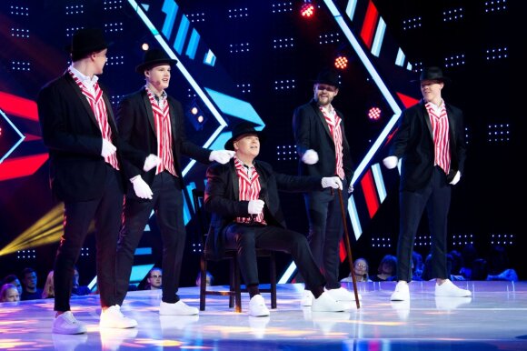 Po patirtos sudėtingos operacijos grupės „Vairas" vokalistui į sceną teko lipti su lazdele