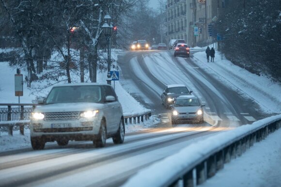 How to open a car door if it freezes: these measures will definitely help