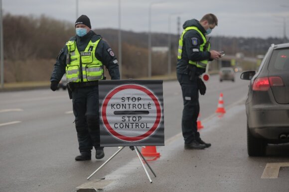 Police control those leaving Kaunas