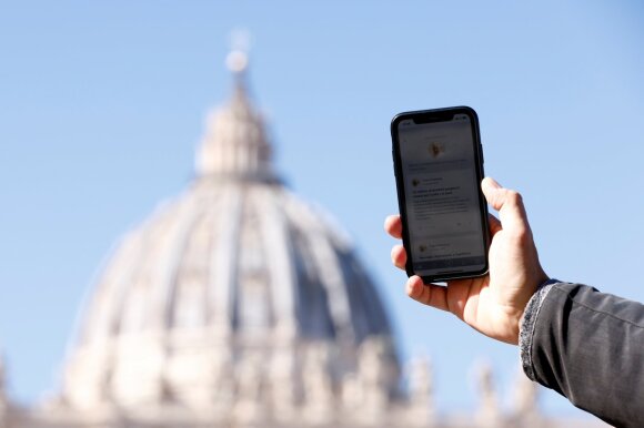 Vatikanas antradienį paskelbė apie programėlės „Click to Pray“, leisiančios daugiau katalikų tikinčiųjų „maldoje susijungti su pasauliu“ atnaujinimą.