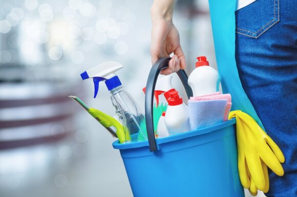 Tviskanti švara ar gera sveikata: namuose tykantys buitinės chemijos pavojai