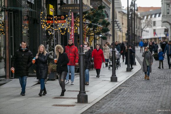 Vilnius street on Sunday afternoon