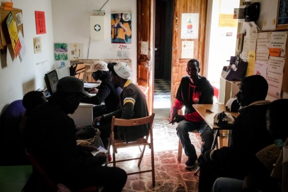 migrantai „Arci Catania“ būstinėje