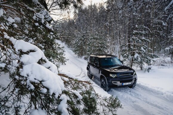 Heavy Snow Reveals Weak Spots in Fake SUVs and Your Favorite Drivers